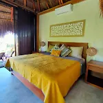 Villa Ensueno, Lagoon Private Front